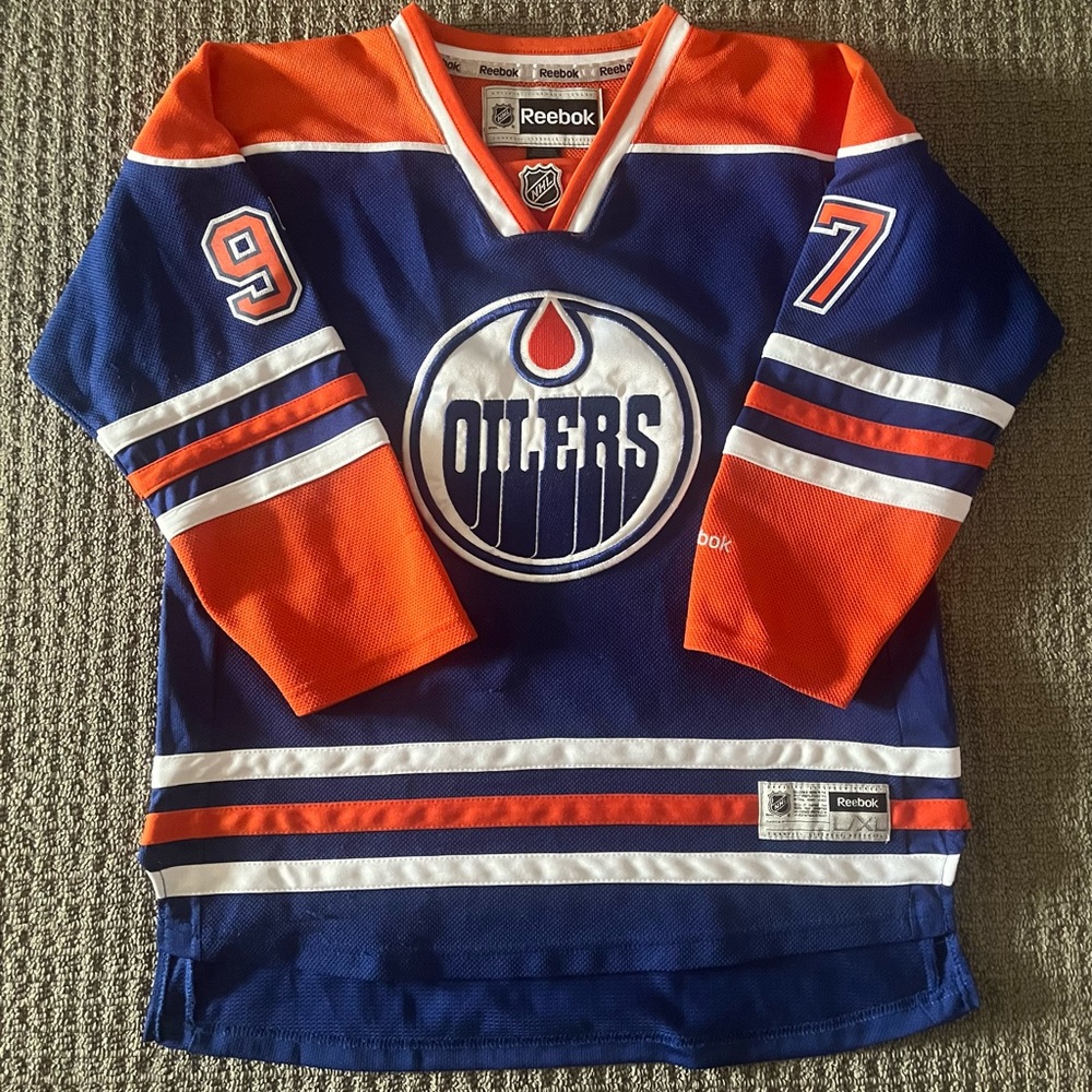 REEBOK CONNOR McDAVID ROOKIE YEAR EDMONTON OILERS NHL HOCKEY JERSEY SZ L/XL BOYS